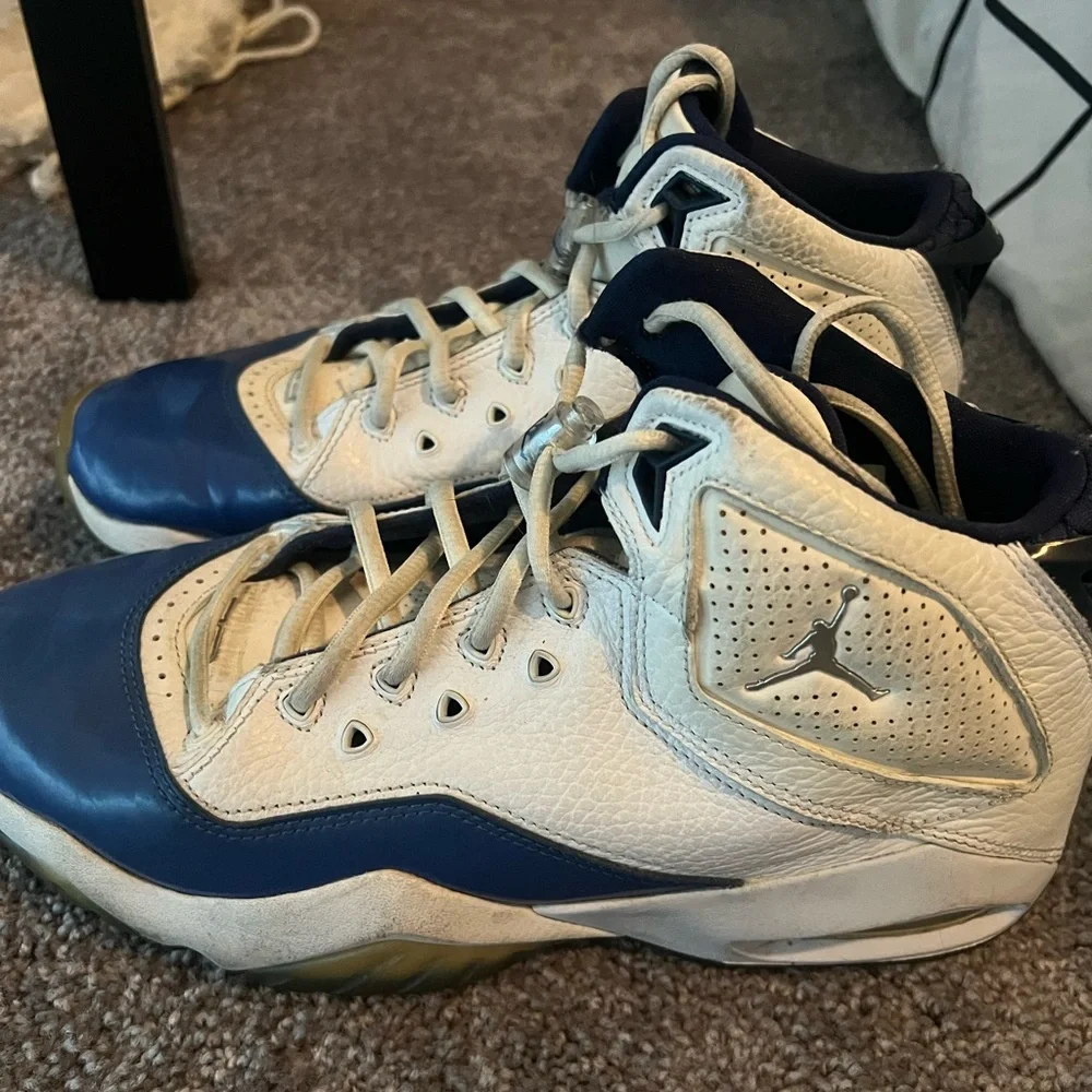 Jordan Athletic Shoes in Blue and White - Picture 3 of 3